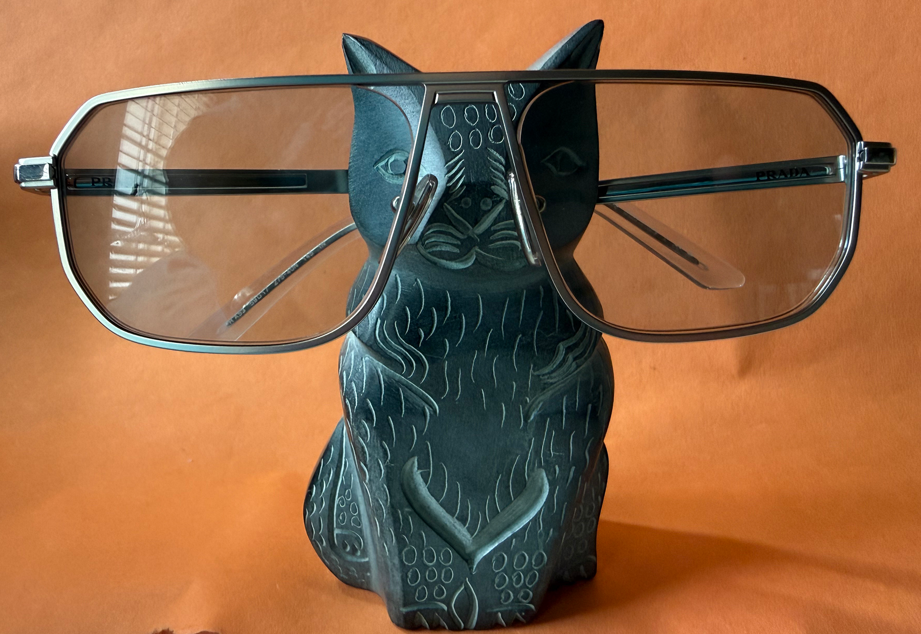 Kalpana Cat Stone Eyeglass Holder