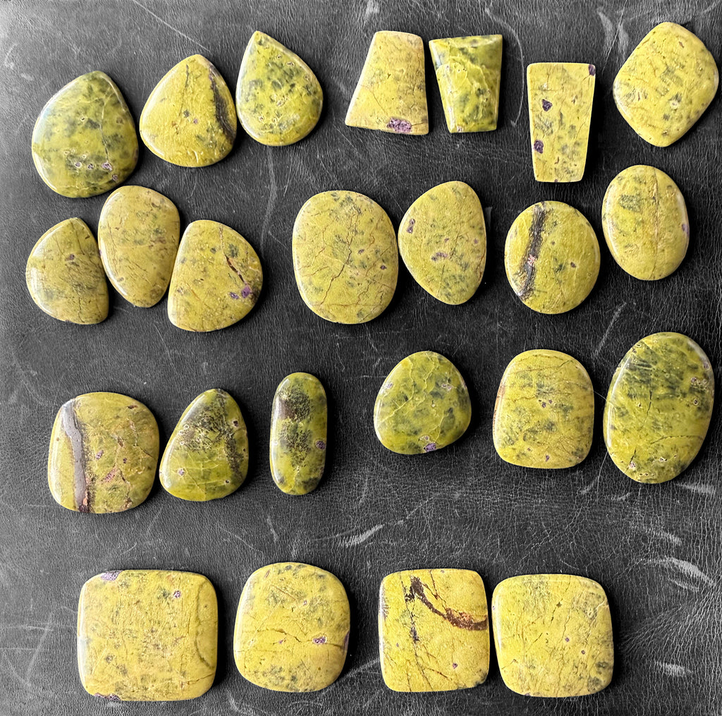 Serpentine & Stichtite (Atlantisite) cabochons 2 dozen, from Tasmania