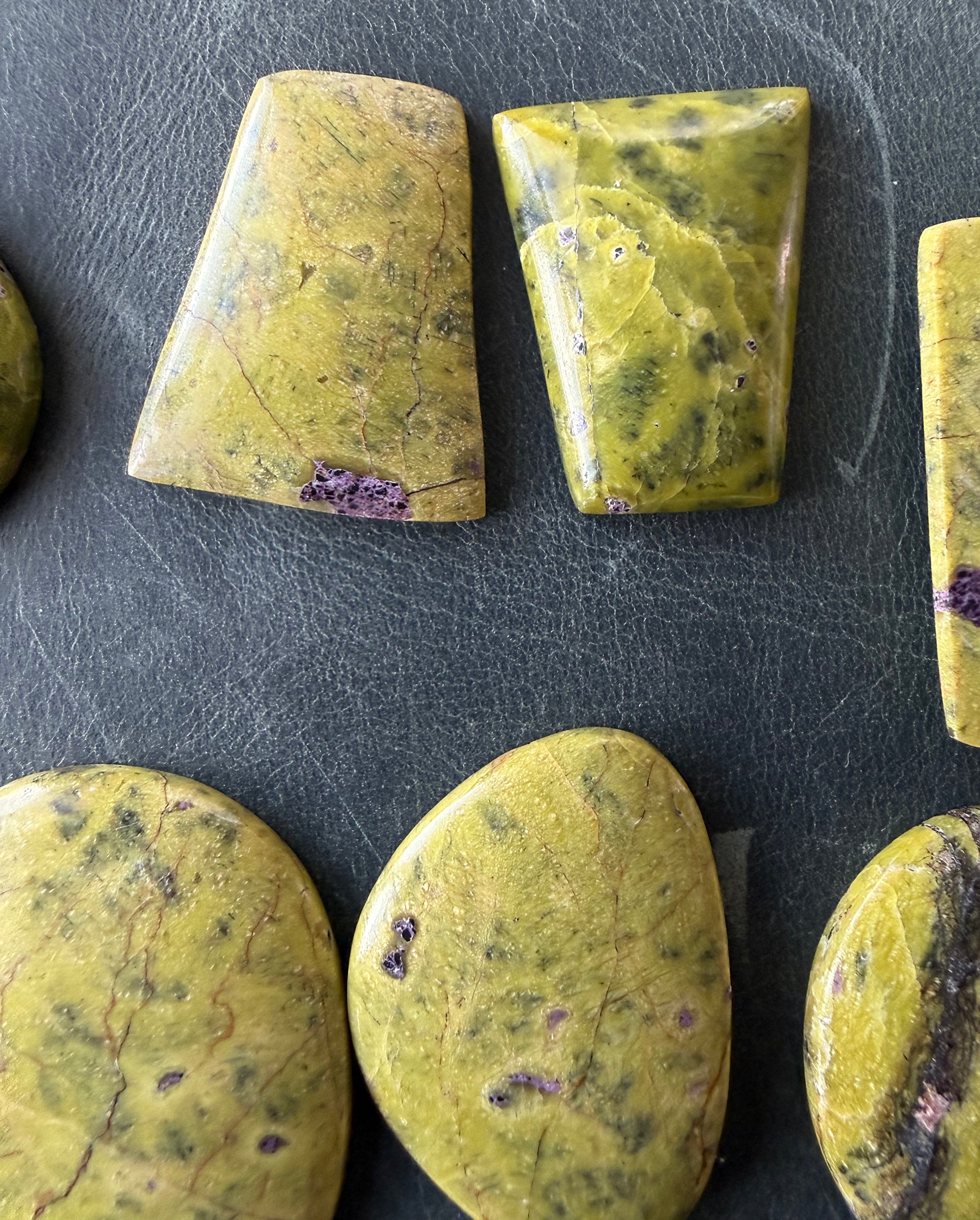 Serpentine & Stichtite (Atlantisite) cabochons 2 dozen, from Tasmania
